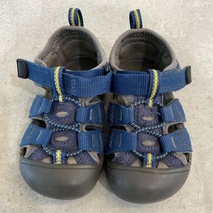 Toddler size 7 Keen sandals